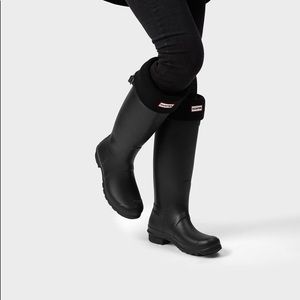 Hunter women’s original tall rain boots in black
